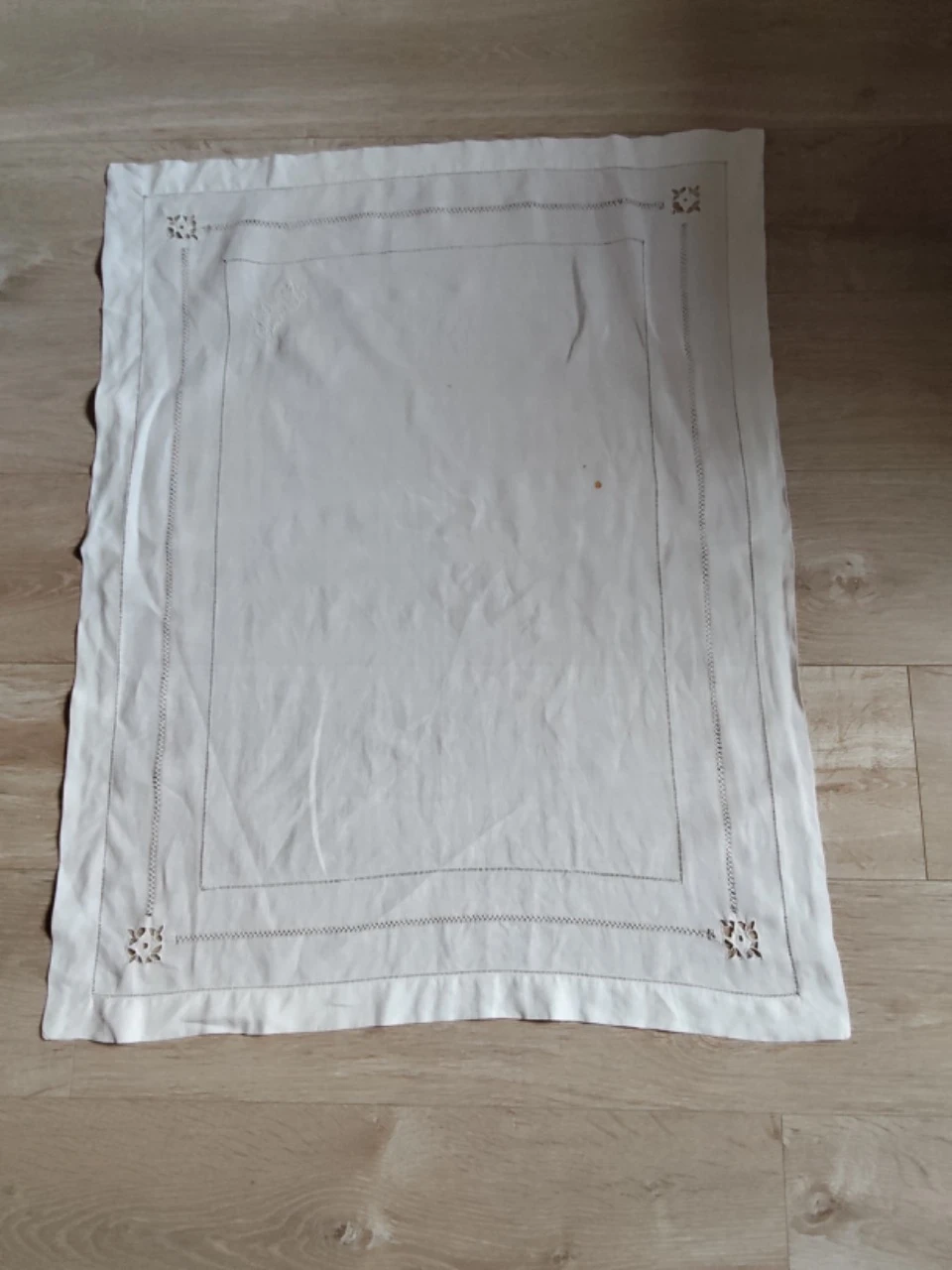 Lote de roupas antigas com desgaste e defeitos – photo 3